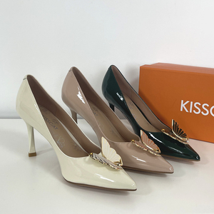 kisscat接吻猫2022秋新款蝴蝶扣细高跟尖头漆皮浅口仙女风女单鞋