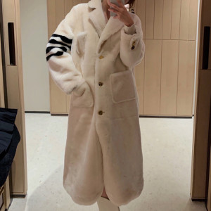 奈美日本thom browne 冬季tb皮毛一体羊羔毛西装领中长款大衣外套