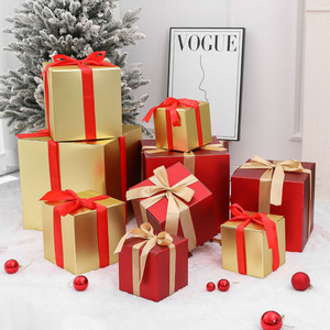 圣诞节新年装饰品红金色礼物盒堆头元旦商场橱窗场景布置摆件礼盒