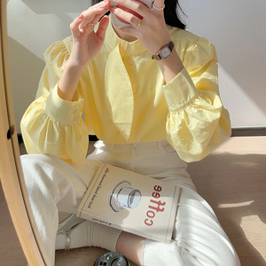 奶黄色长袖衬衫女2024年春季法式泡泡袖花瓣上衣设计感小众白衬衣
