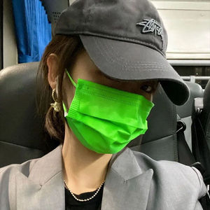高颜值牛油果绿口罩彩色一次性防护网红同款潮个性荧光绿色口鼻罩
