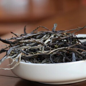 云南普洱茶易武刮风寨高杆古树生茶500g饼茶特级柔滑回兰香甘包邮