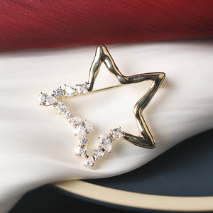 时尚锆石镂空星星胸针简约个性防走光配饰别针西装西服高档胸花女