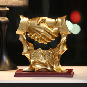 公司开业诚信共赢握手合作桌面办公室装饰摆件艺术店面老板送礼品