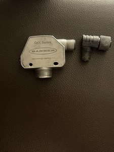 Q4XTBLAF300-Q8美国邦纳侧孔机激光探头传感器，成议价