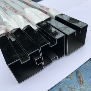 不锈钢凹型槽 夹玻璃包边条金属压边90度直角固定卡槽镜面黑钛金