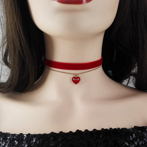 女生脖子项圈网红