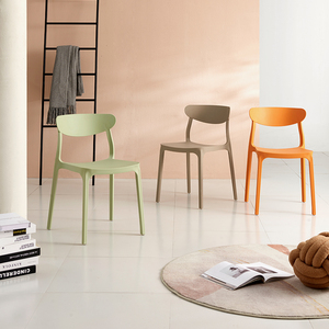 现代简约北欧薯片靠背塑料椅家用堆叠奶茶店餐椅舒适加厚休闲椅子