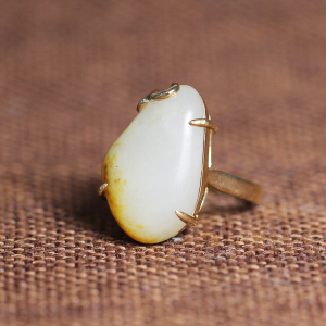 原籽戒指白玉18k金镶嵌 新疆和田玉籽料 籽玉天然黄皮苏州黛玉坊