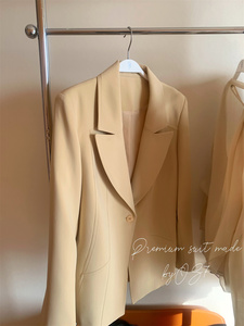 OS7新品定制:立体剪裁 韩系线条质感西装外套女+设计感吊带连衣裙
