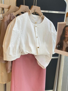 韩国东大门圆领泡泡袖衬衫女设计感夏季新款暗花纹单排扣短袖衬衣