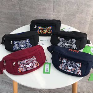 经典虎头刺绣时尚帅气胸包 超轻尼龙防水面料携带方便舒适男士包