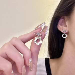 s925不对称蝴蝶结花朵耳环女2022年新款潮镶钻耳钉小众设计感耳夹