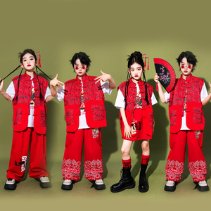 六一儿童中国风街舞演出服男童国潮马甲女童红色爵士舞表演服装潮