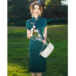 墨绿色旗袍2021年新款秋冬年轻款少女改良气质高端复古民国连衣裙