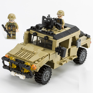 兼容乐高武装悍马越野车沙漠反恐装甲突击步兵战车小颗粒拼装积木