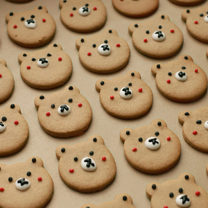 生日礼物可爱卡通创意曲奇小熊饼干手工小零食小朋友儿童高颜值