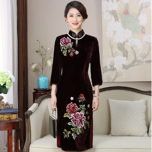绣花旗袍真丝中国风刺绣枣红妈妈长袖款新式连衣裙改良婚宴春秋款
