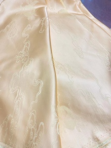 苏锦 宋锦 真丝桑蚕丝旗袍面料 云纹菊芬色 后面的颜色更接近