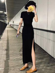 黑色短袖开叉连衣裙女士2024夏季新款法式气质收腰显瘦中长款裙子