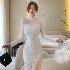 小个女白色礼服