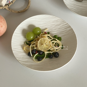高级感白色岩石纹浅浮雕陶瓷圆盘北欧风西餐盘餐厅沙拉盘有格调