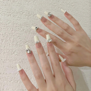 法式穿戴甲新款白色闪钻爱心新娘孕妇成品美甲指甲贴片高级感甲片