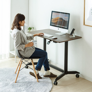 日本sanwa移动电脑桌气压式升降办公家用可坐/站办公桌滚轮移动