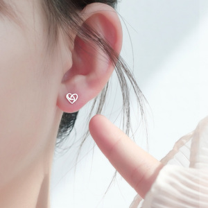 s925银针爱心耳钉女气质简约高级感心形耳环2021年新款潮小巧耳饰