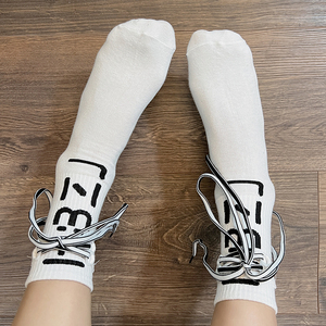 个性绑带长袜字母运动中筒袜子黑白色绑绳袜女士时尚朋克风潮流袜