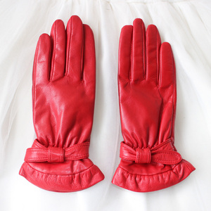 红色皮手套女