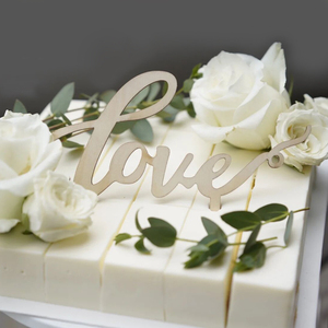 木质love蛋糕字母摆件森系婚礼绿色系甜品台装饰插件结婚订婚插牌