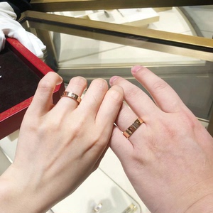 cartier/卡地亚经典love戒指 18k玫瑰金宽窄男女情侣对戒镶钻婚戒