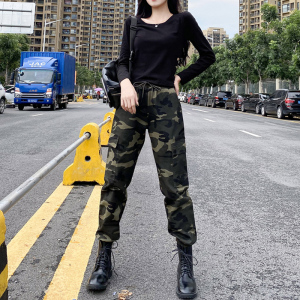 马丁靴迷彩裤工装裤女搭配t恤的两件套高腰显瘦直筒裤宽松束脚裤