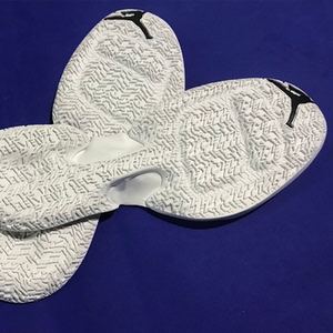 乔丹篮球鞋橡胶底