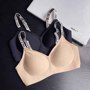 字母肩带内衣聚拢