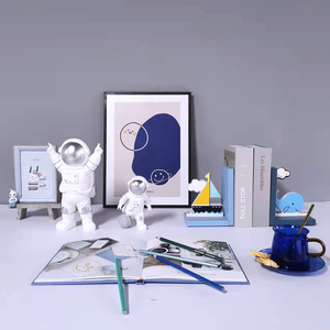 现代样板间儿童房桌面装饰品书笔宇航员相框蓝色系男童房书房摆件