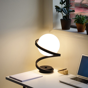 北欧卧室床头台灯简约书房护眼阅读学习灯温馨客厅插电式装饰台灯