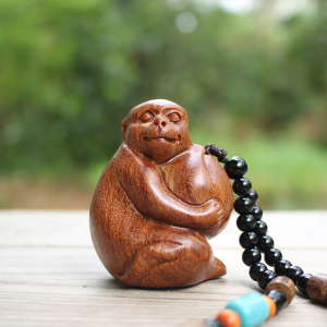 天然满金星木雕生肖猴子抱桃手把件老挝黄花梨手工把玩件工艺小件