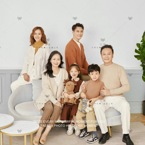 2022年影楼拍摄服装全家福亲子主题摄影一家六口毛衣便装家庭拍照