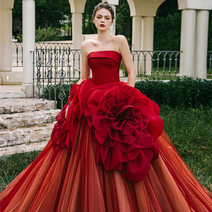 新款影楼主题服装情侣写真拍照摄影礼服酒红色花朵拖尾蓬蓬裙婚纱