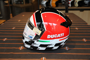 arai vector 杜卡迪联名赛道摩托车头盔