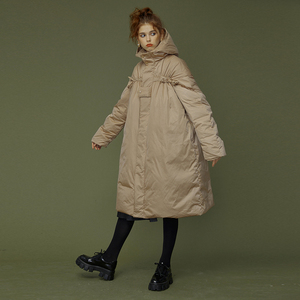 羽绒服奶茶色