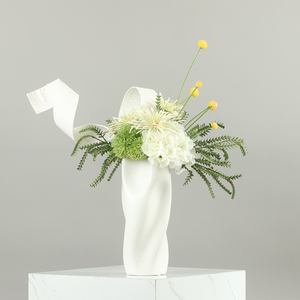 现代北欧简约仿真花摆件轻奢花卉白色蓬莱松永生花束插花干花花瓶