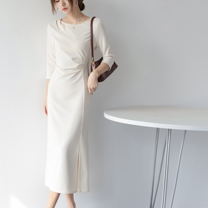 MZOMXO 扭结镂空设计气质通勤女装立体显瘦白色修身中袖连衣裙女