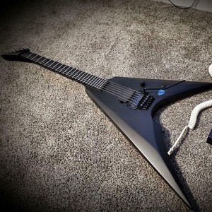 【黑龙乐器】ltd arrow black metal黑金属系列电吉他美国双摇
