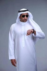 穆丝林迪拜旅游长袍男装沙特帅气王子白袍红色头巾头箍阿拉伯套装