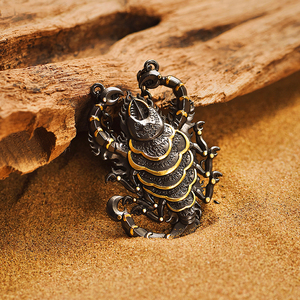 大蝎子吊坠藏传莲花生大士法器文玩配饰复古国潮项链莲师铁蝎吊坠