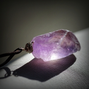 许愿石！巴西紫水晶原石吊坠女正品深紫色宝石项链原矿石头毛衣链