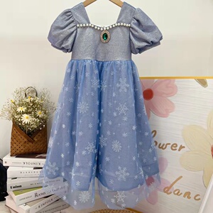 浅蓝色裙子儿童